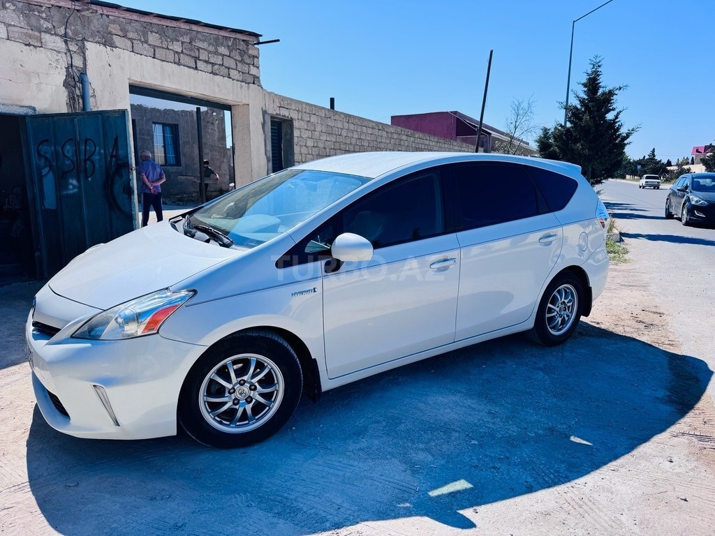 Toyota Prius V