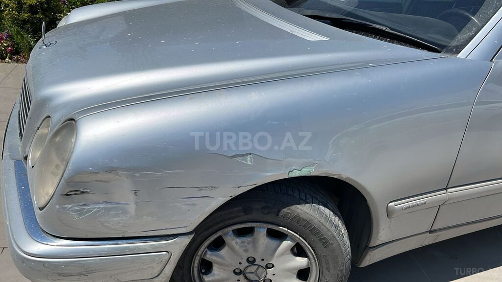 Mercedes E 200