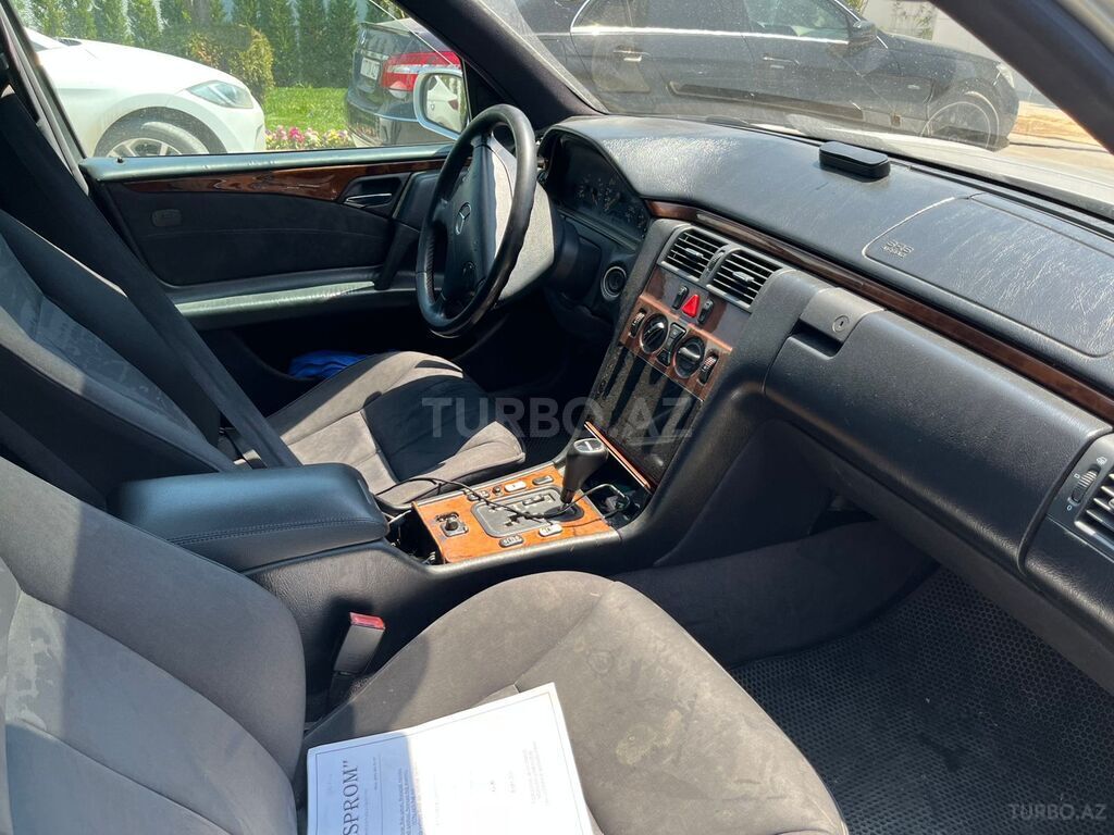Mercedes E 200