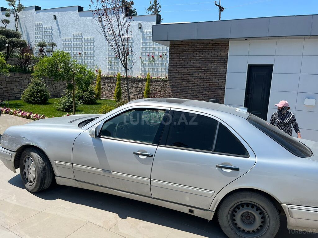 Mercedes E 200