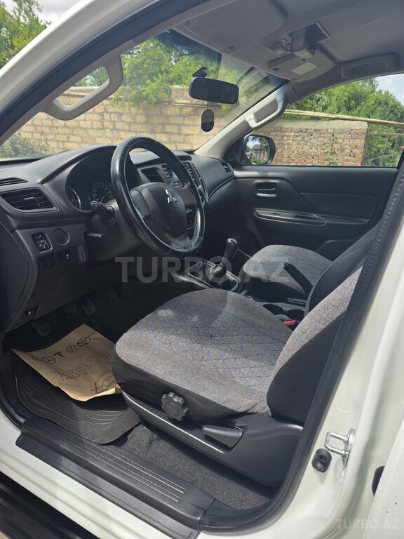 Mitsubishi L200