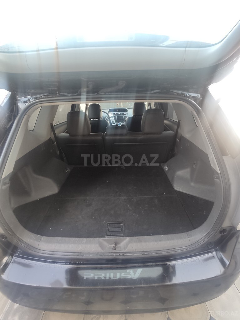Toyota Prius V