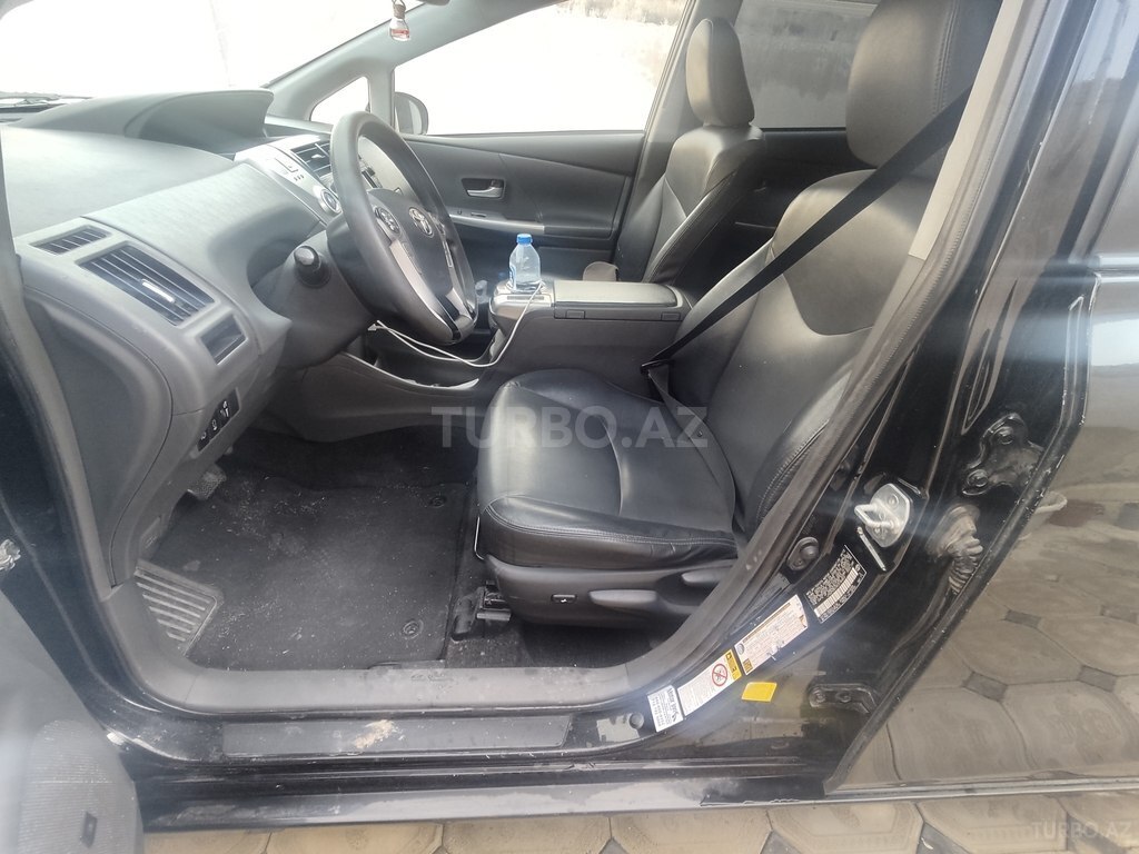 Toyota Prius V