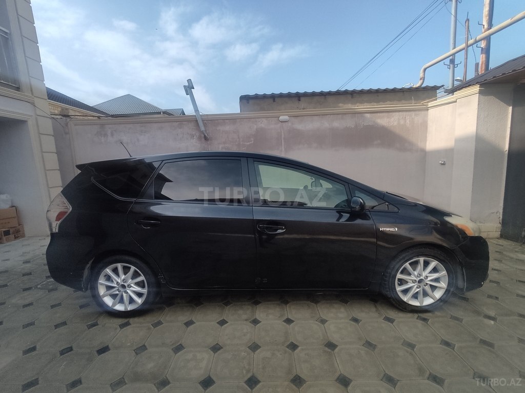 Toyota Prius V