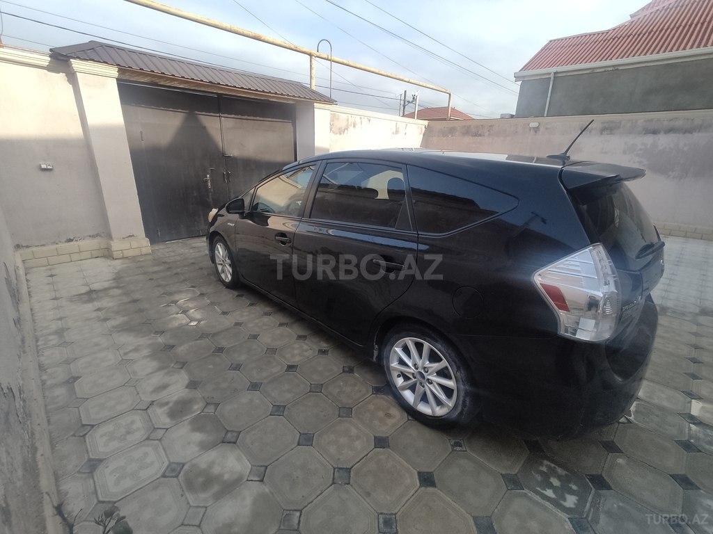 Toyota Prius V