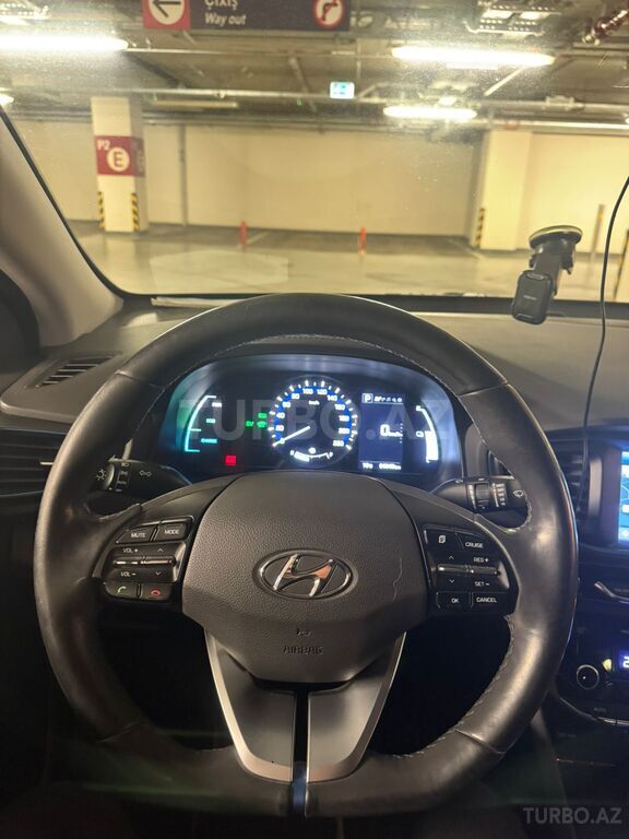Hyundai IONIQ