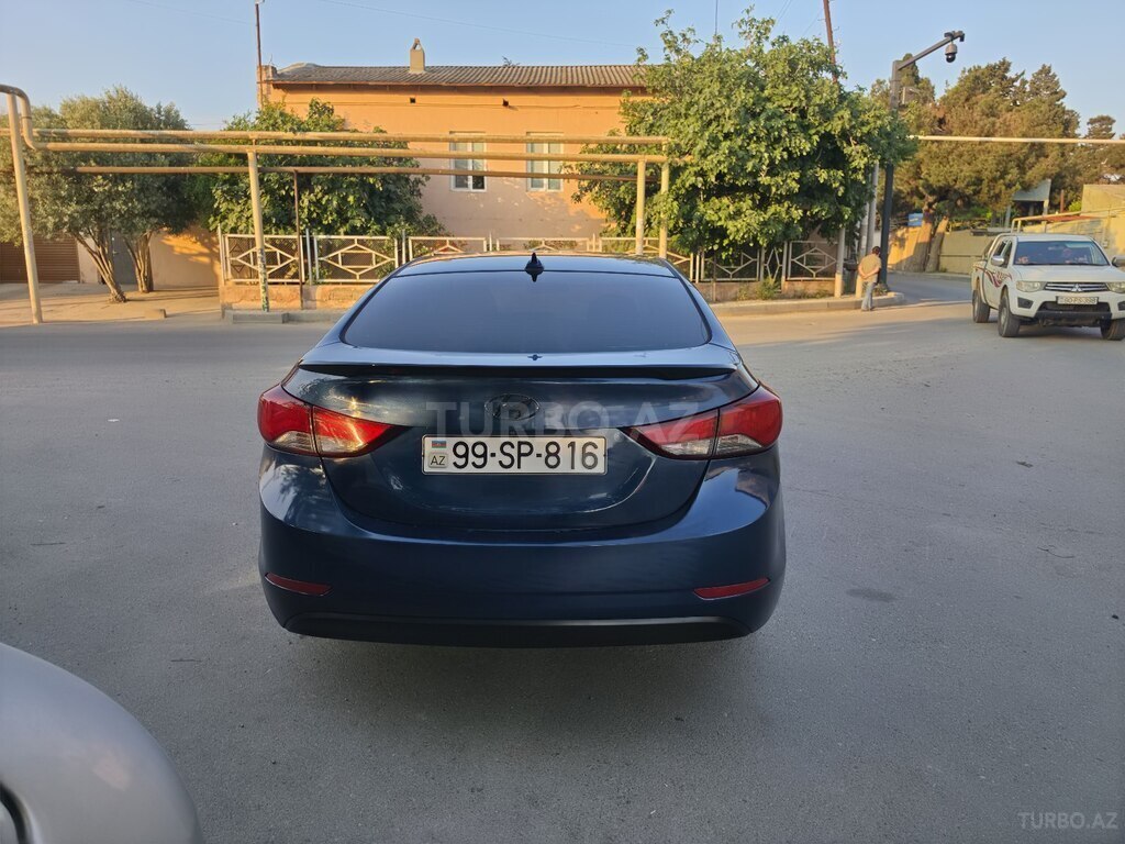 Hyundai Elantra