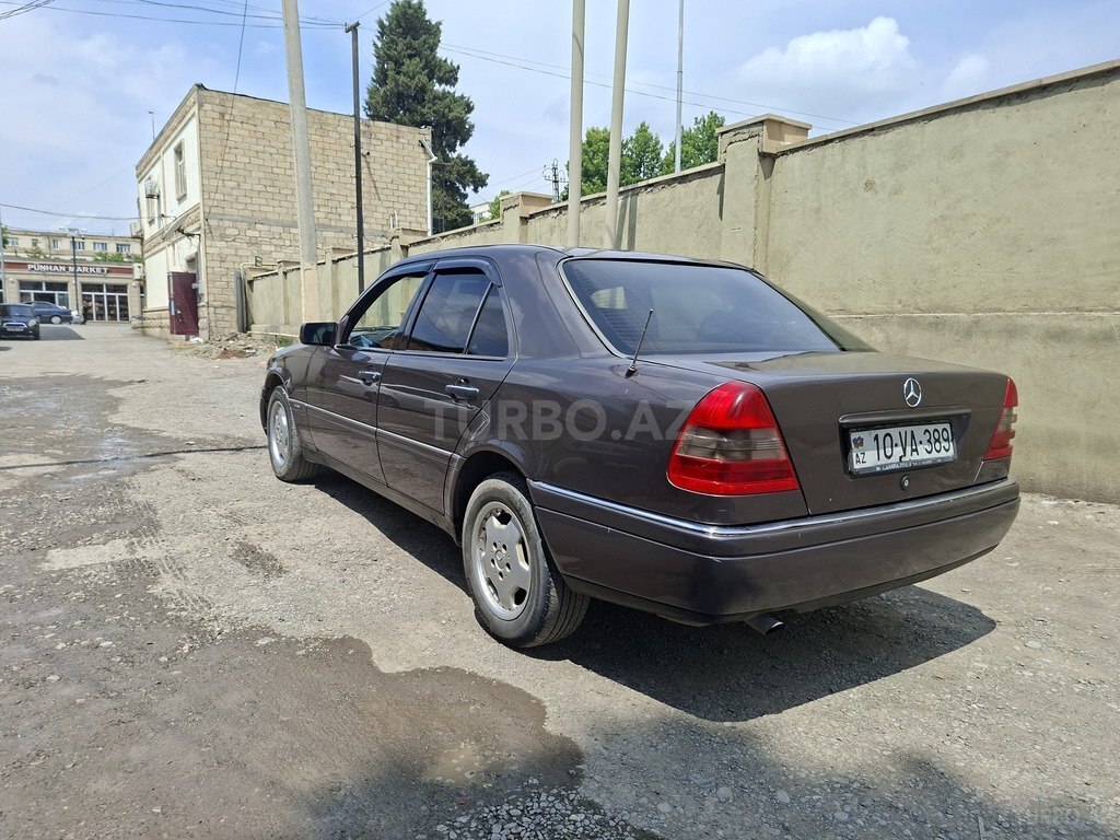 Mercedes C 180