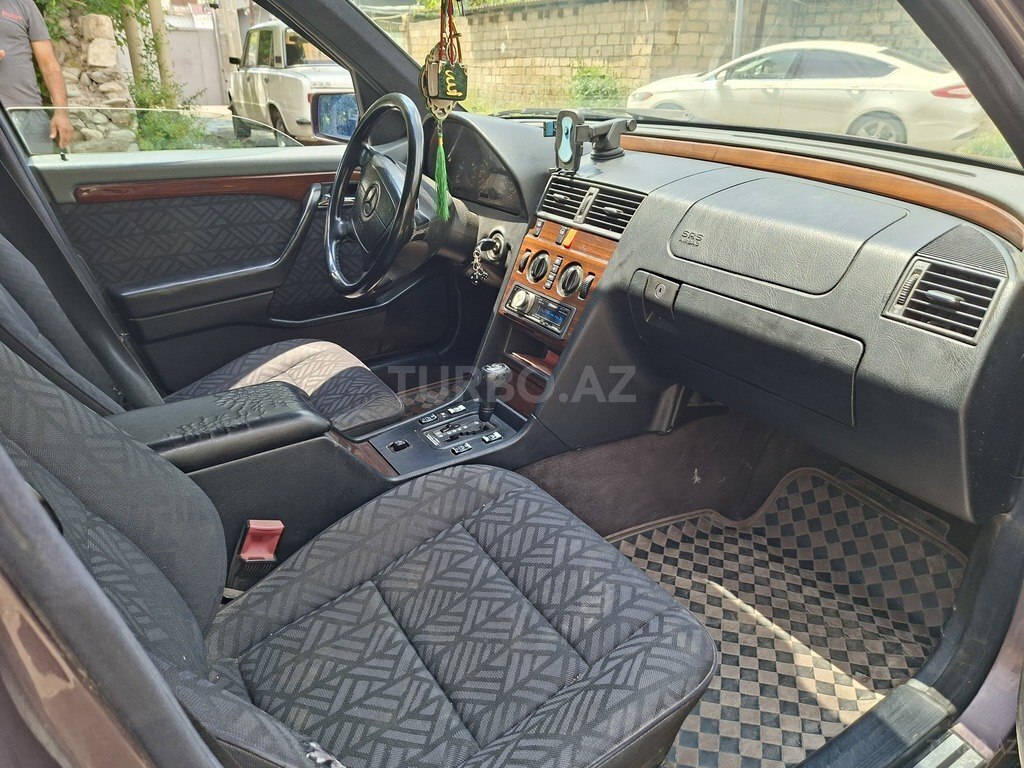 Mercedes C 180