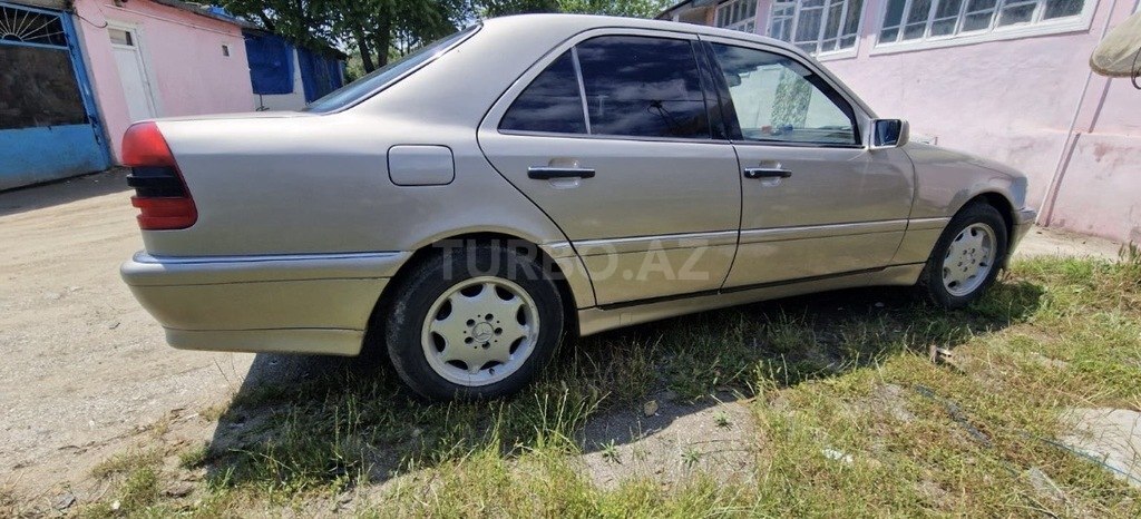 Mercedes C 180