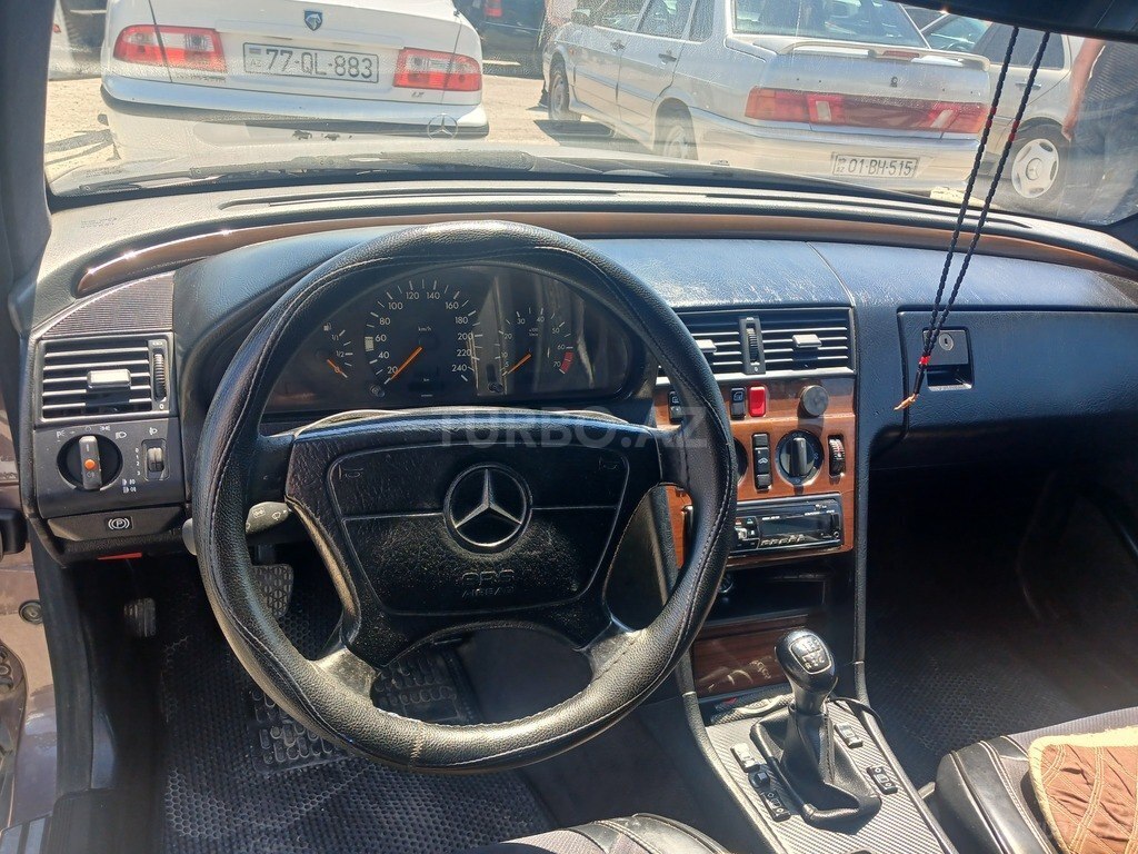 Mercedes C 200