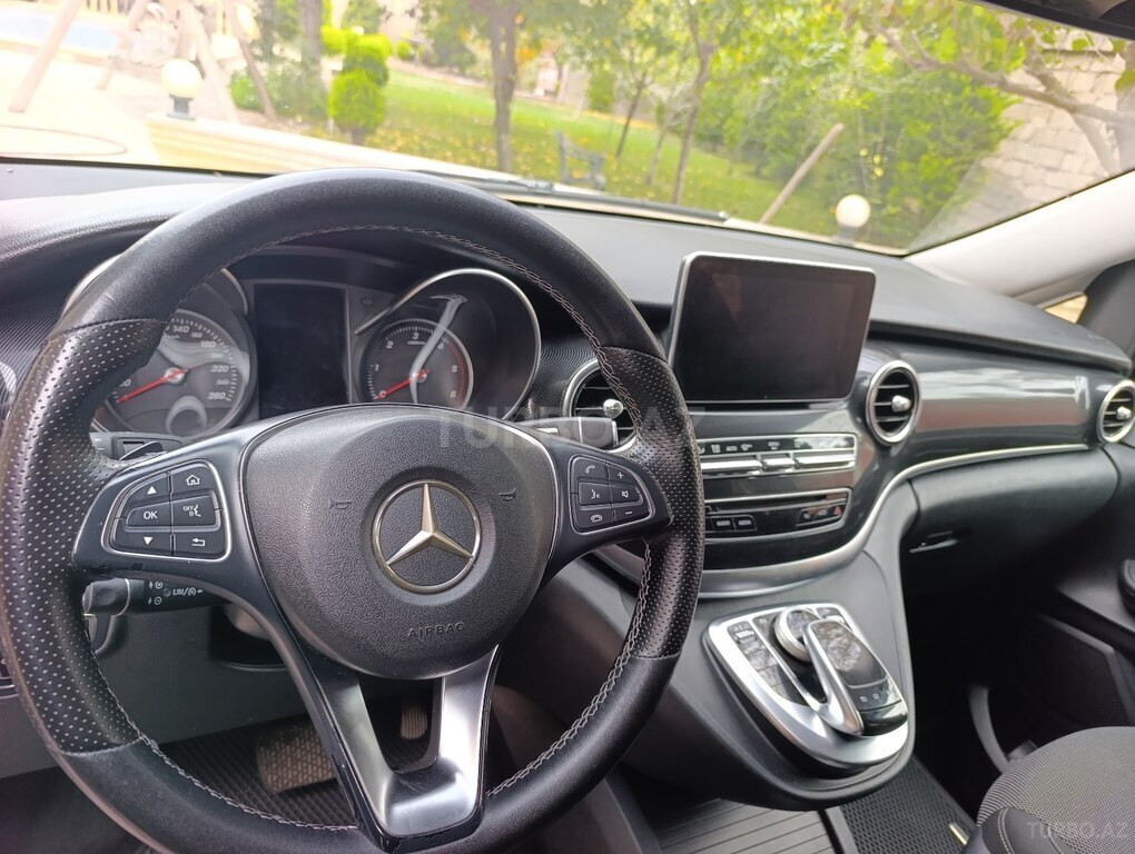 Mercedes V 250