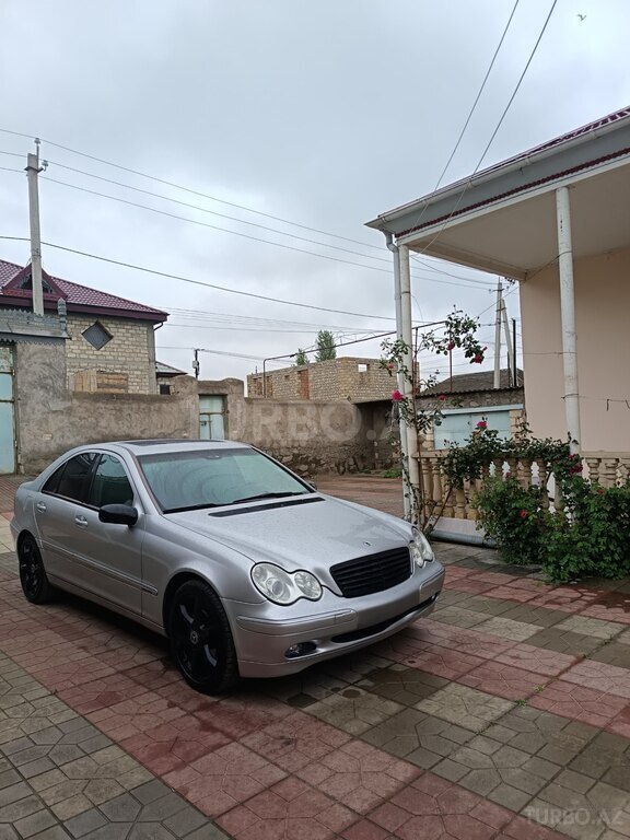 Mercedes C 200