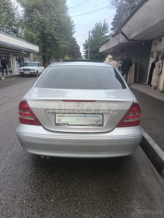 Mercedes C 200