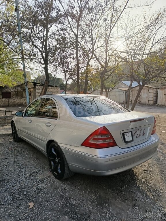 Mercedes C 200
