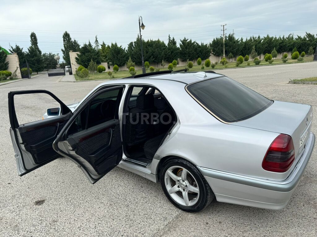 Mercedes C 200