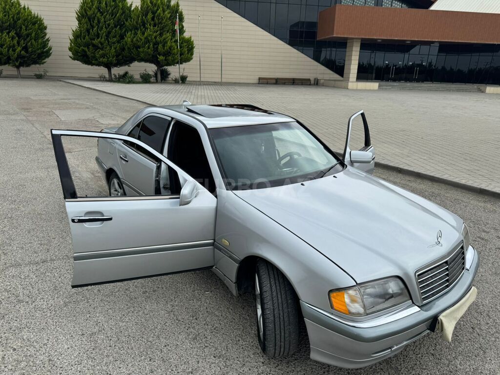 Mercedes C 200
