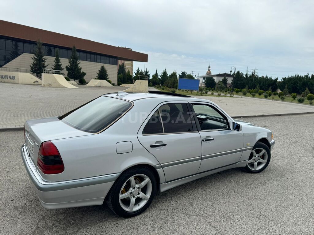 Mercedes C 200