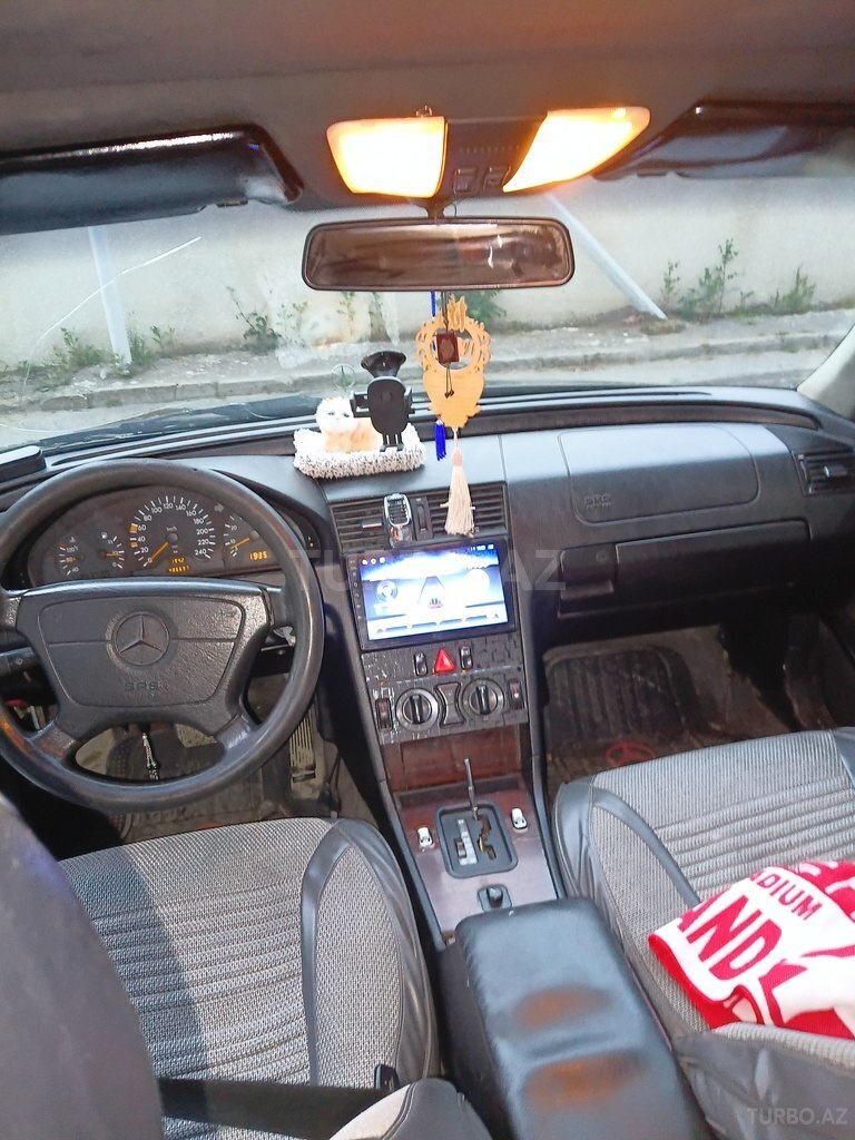 Mercedes C 200