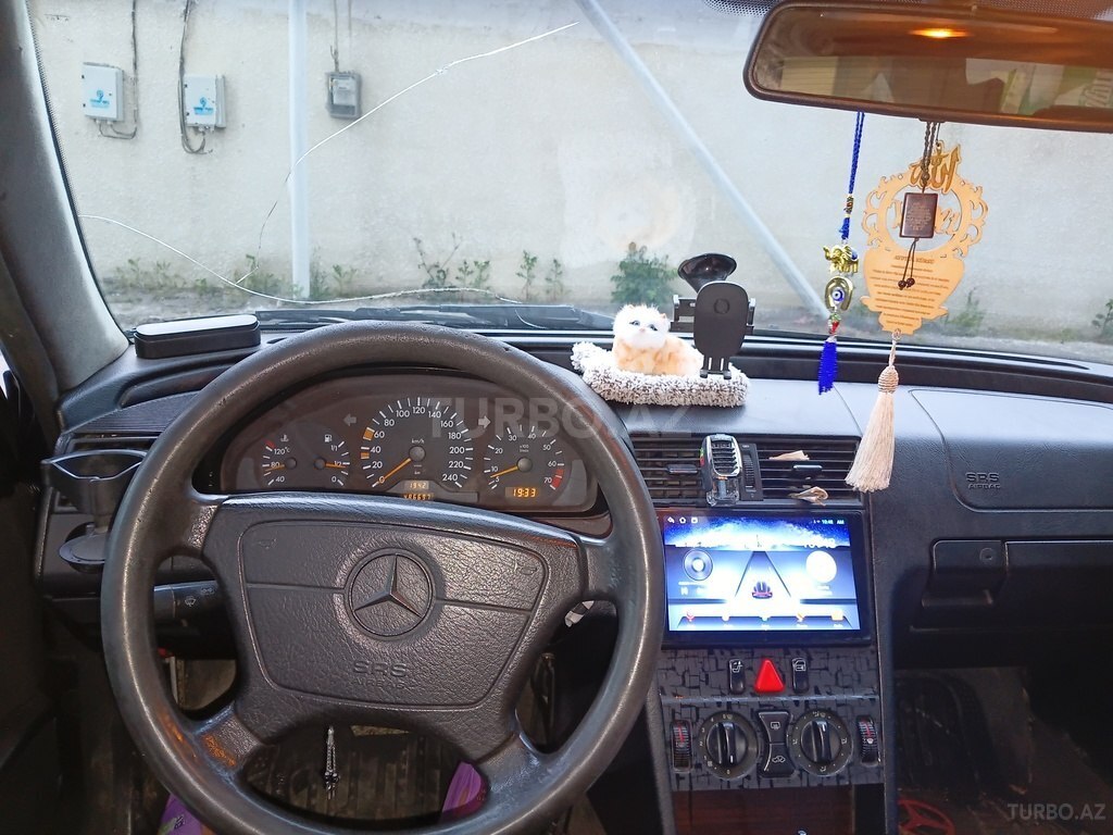 Mercedes C 200