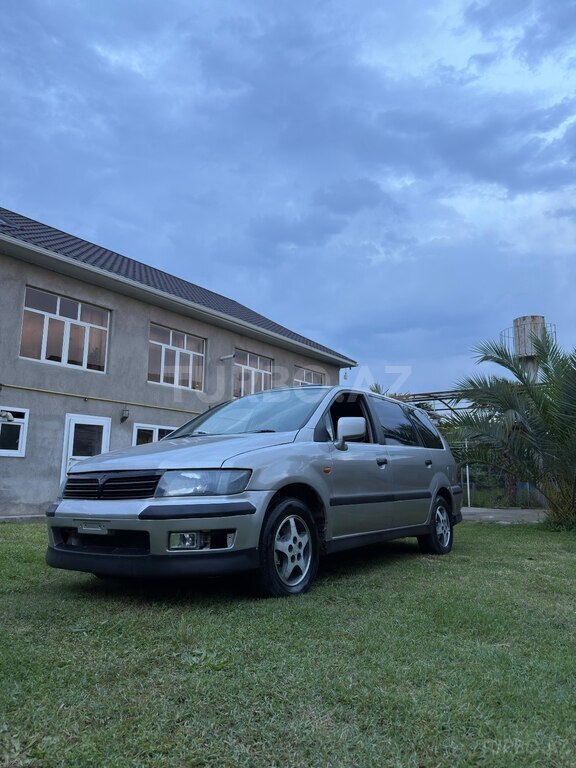 Mitsubishi Chariot Grandis