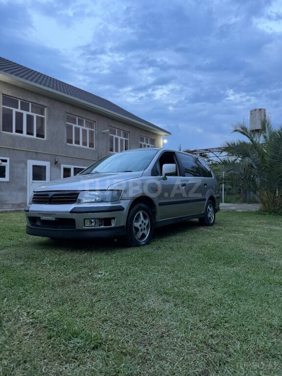 Mitsubishi Chariot Grandis