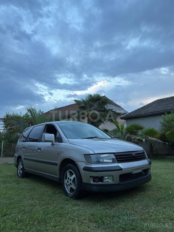 Mitsubishi Chariot Grandis