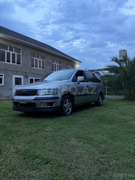 Mitsubishi Chariot Grandis