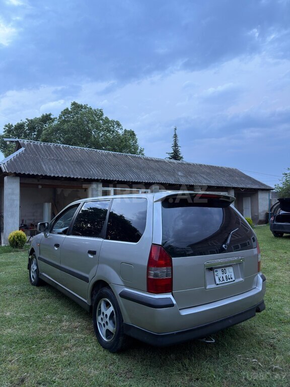 Mitsubishi Chariot Grandis