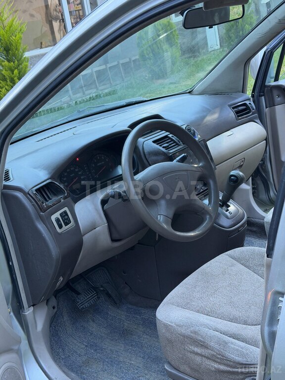 Mitsubishi Chariot Grandis