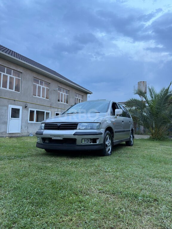 Mitsubishi Chariot Grandis