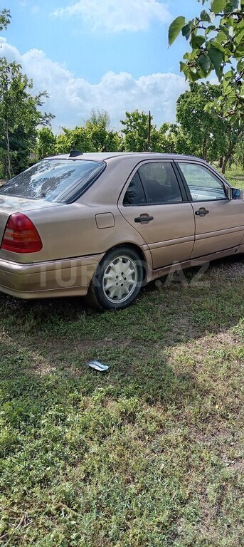 Mercedes C 180