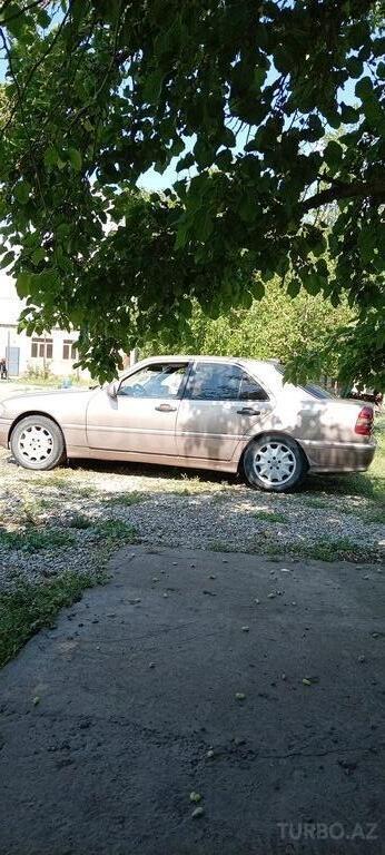 Mercedes C 180