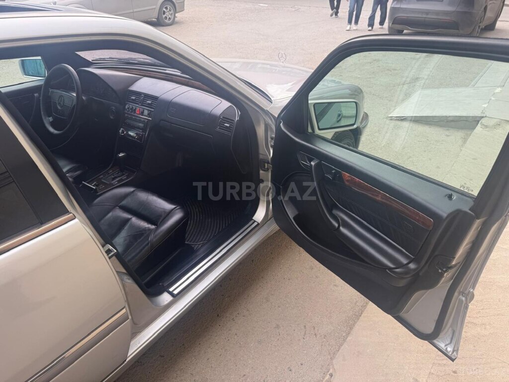 Mercedes C 240