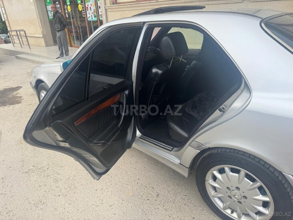 Mercedes C 240