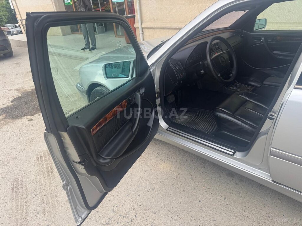 Mercedes C 240