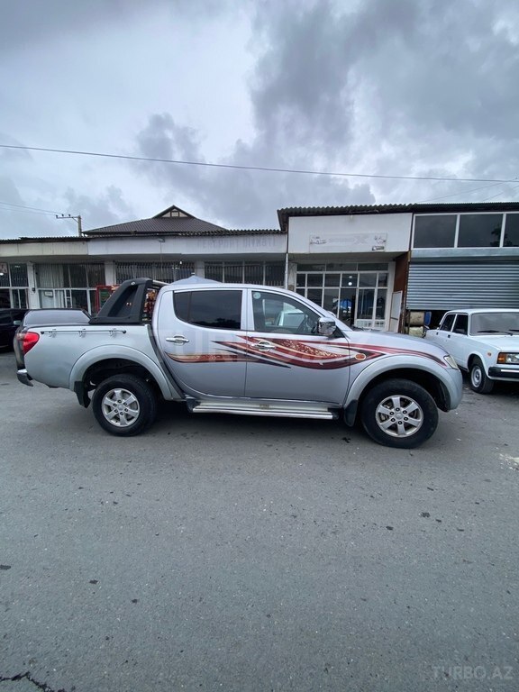 Mitsubishi L200