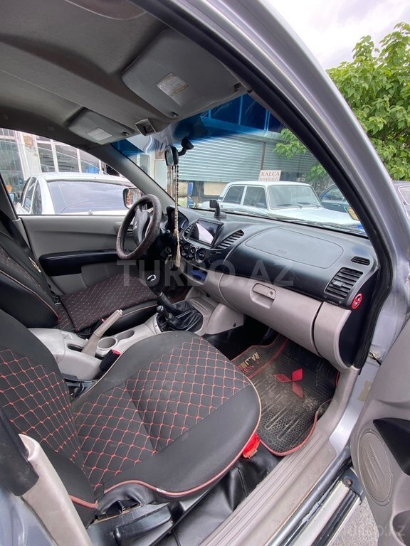 Mitsubishi L200