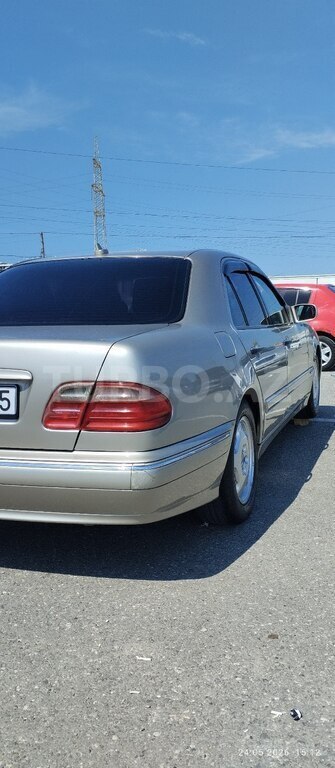Mercedes E 240