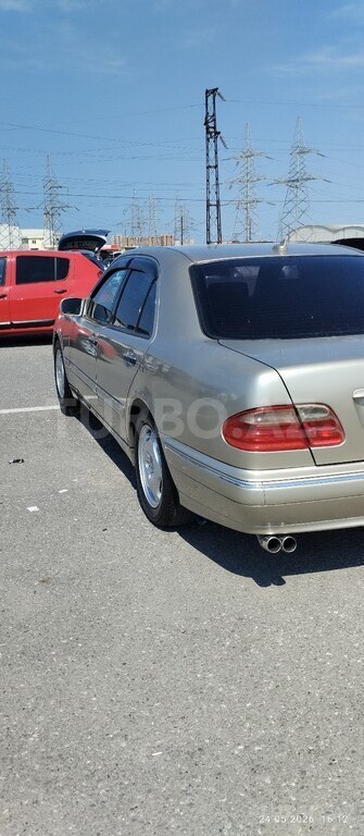 Mercedes E 240