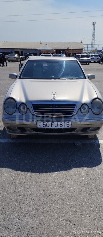 Mercedes E 240