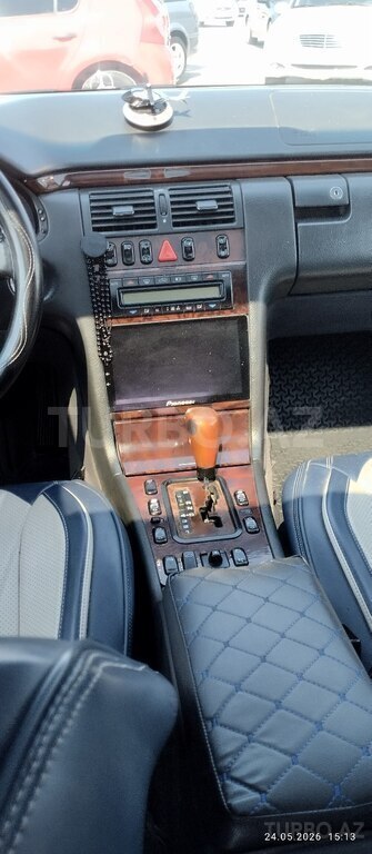 Mercedes E 240