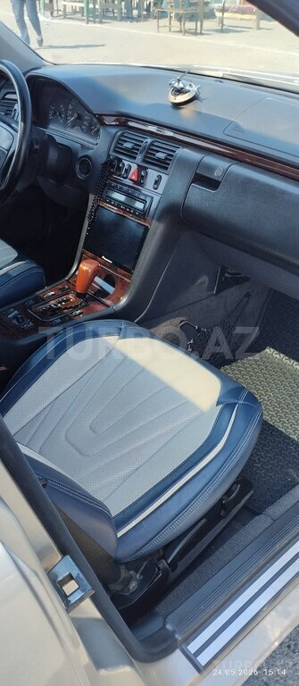Mercedes E 240