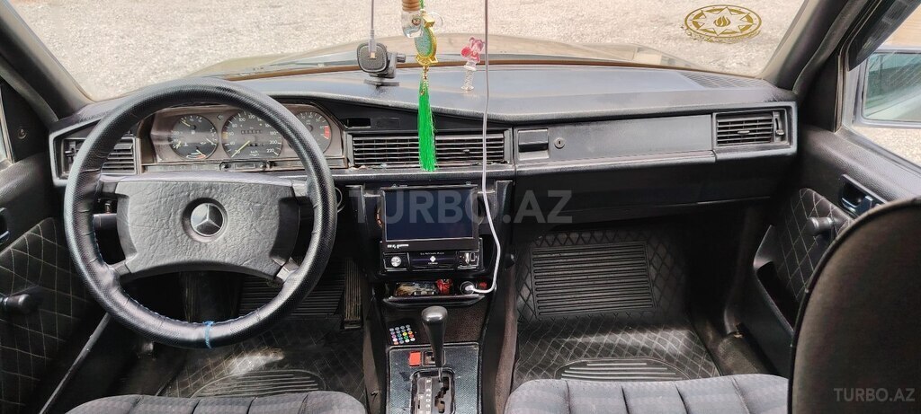 Mercedes 190