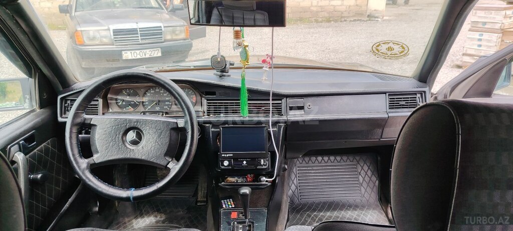Mercedes 190