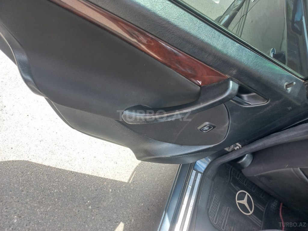 Mercedes C 240