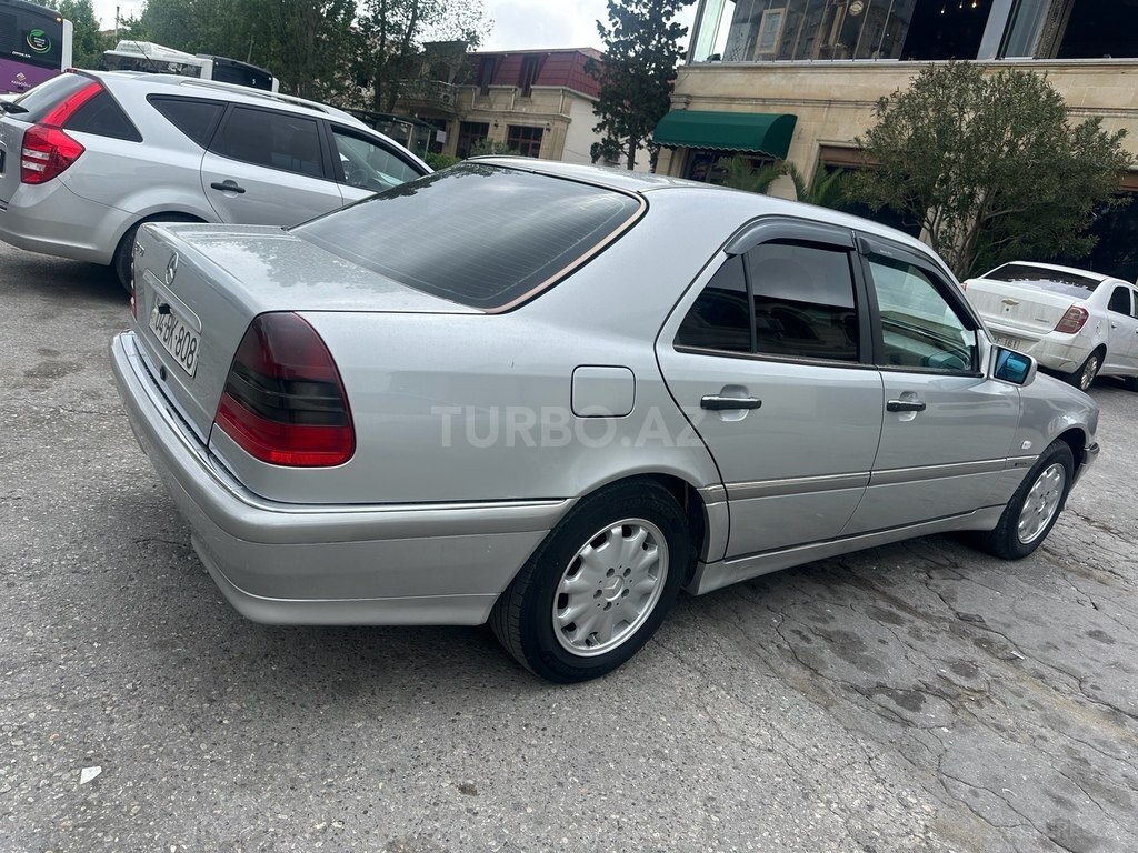 Mercedes C 180