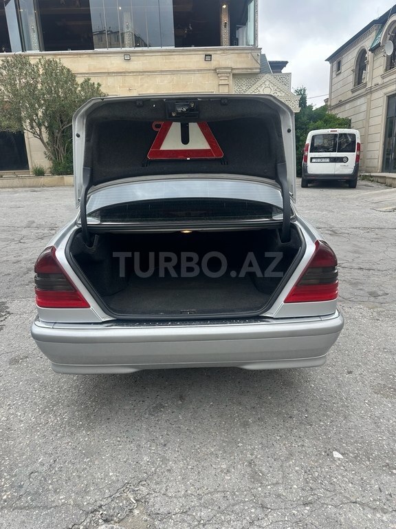 Mercedes C 180