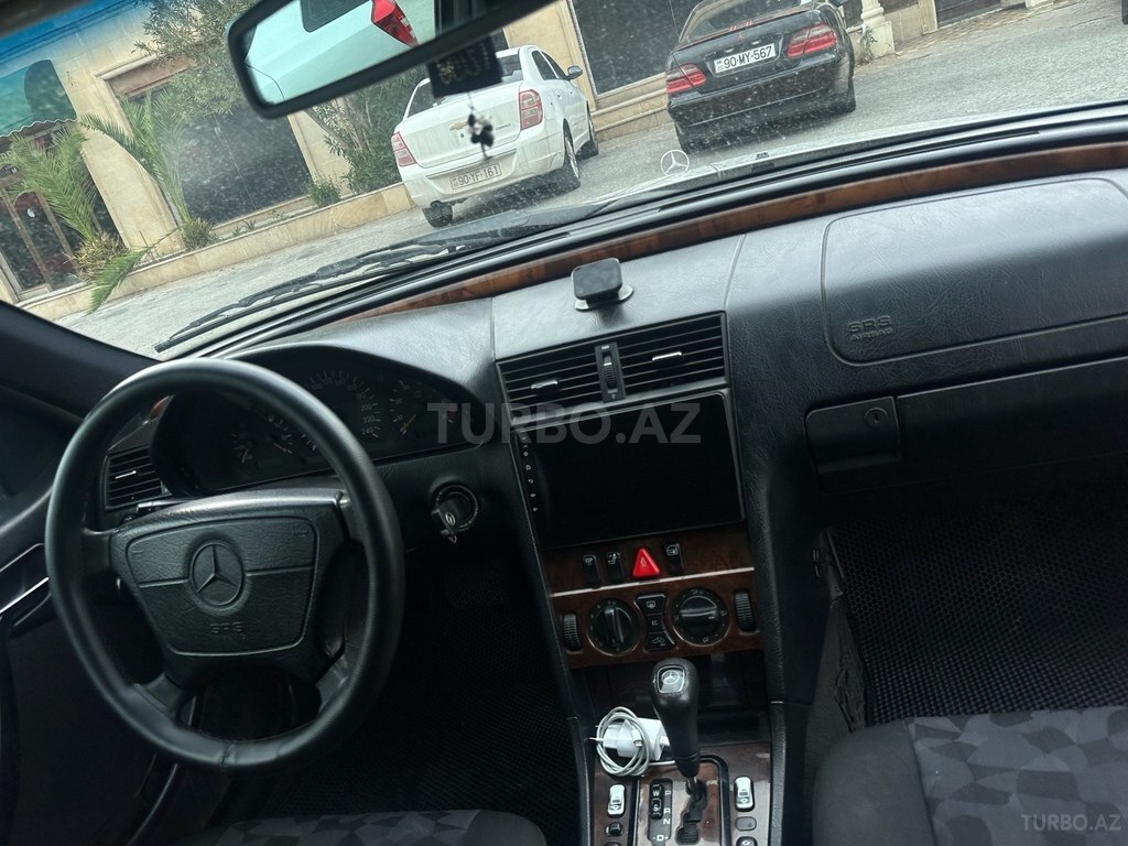 Mercedes C 180