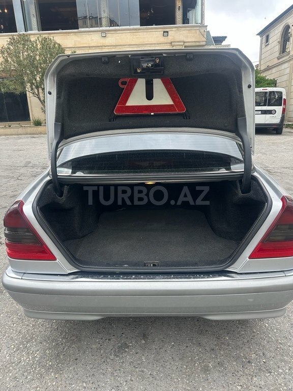 Mercedes C 180